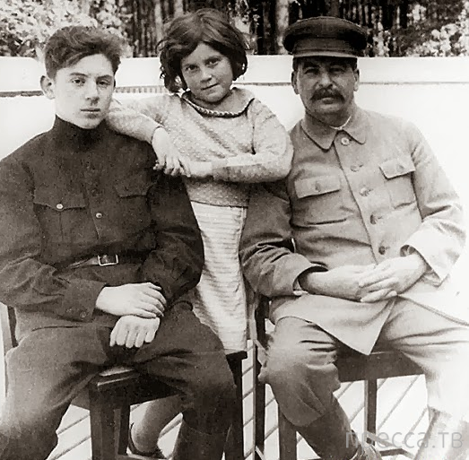 Три сына Иосифа Сталина (17 фото)