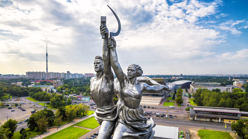 Символу советской эпохи – 85: как монумент «Рабочий и колхозница» покорил мир
