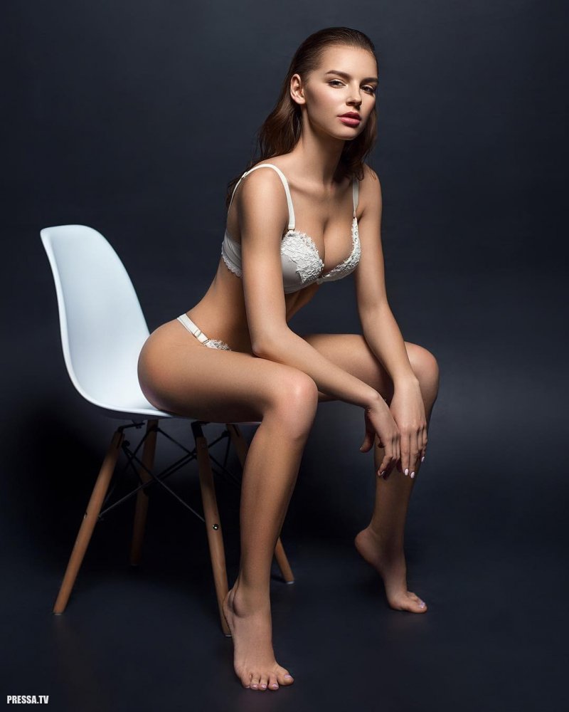 Российская модель Галина Дуб с шикарной фигурой в бикини